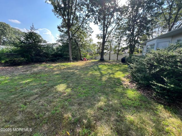 8 Corey Drive, Oakhurst, NJ 07755