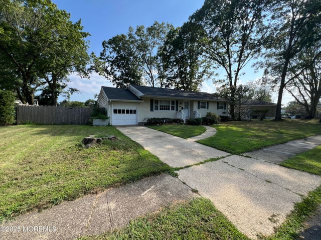 8 Corey Drive, Oakhurst, NJ 07755