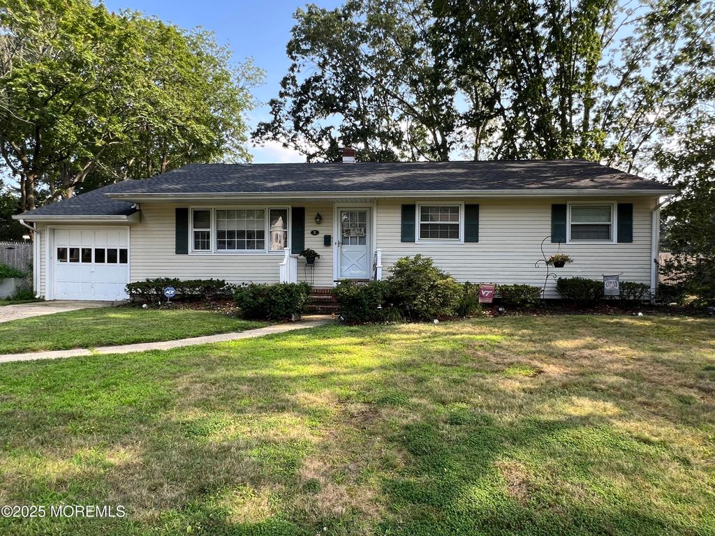 8 Corey Drive, Oakhurst, NJ 07755