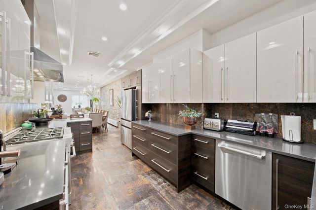 332 Manhattan Avenue, Brooklyn, NY 11211