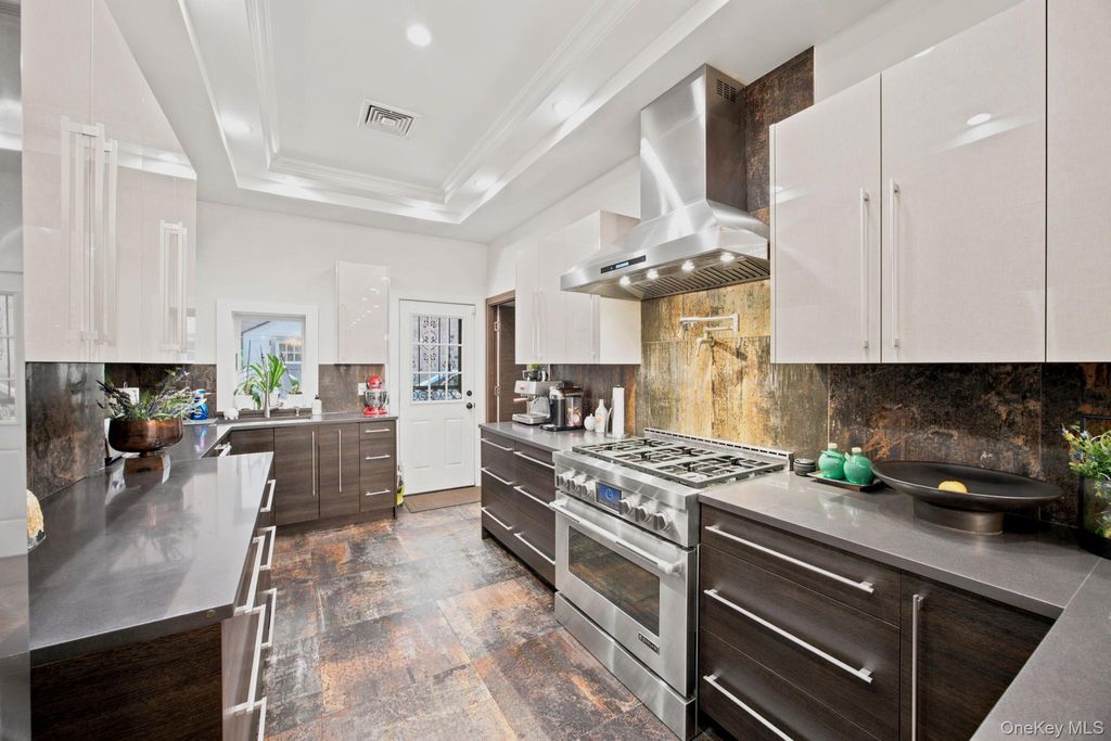 332 Manhattan Avenue, Brooklyn, NY 11211 — photo 5