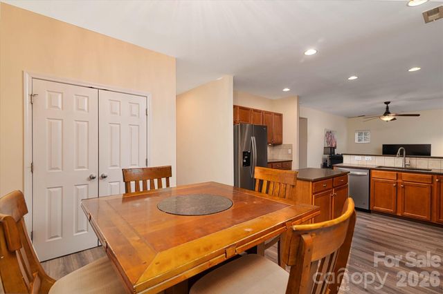 10513 Dominion Village Drive, Charlotte, NC 28269