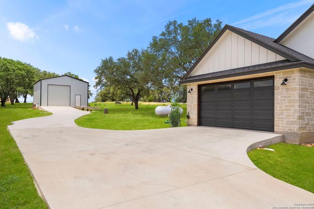 3260 Palomino Springs, Bandera, TX 78003