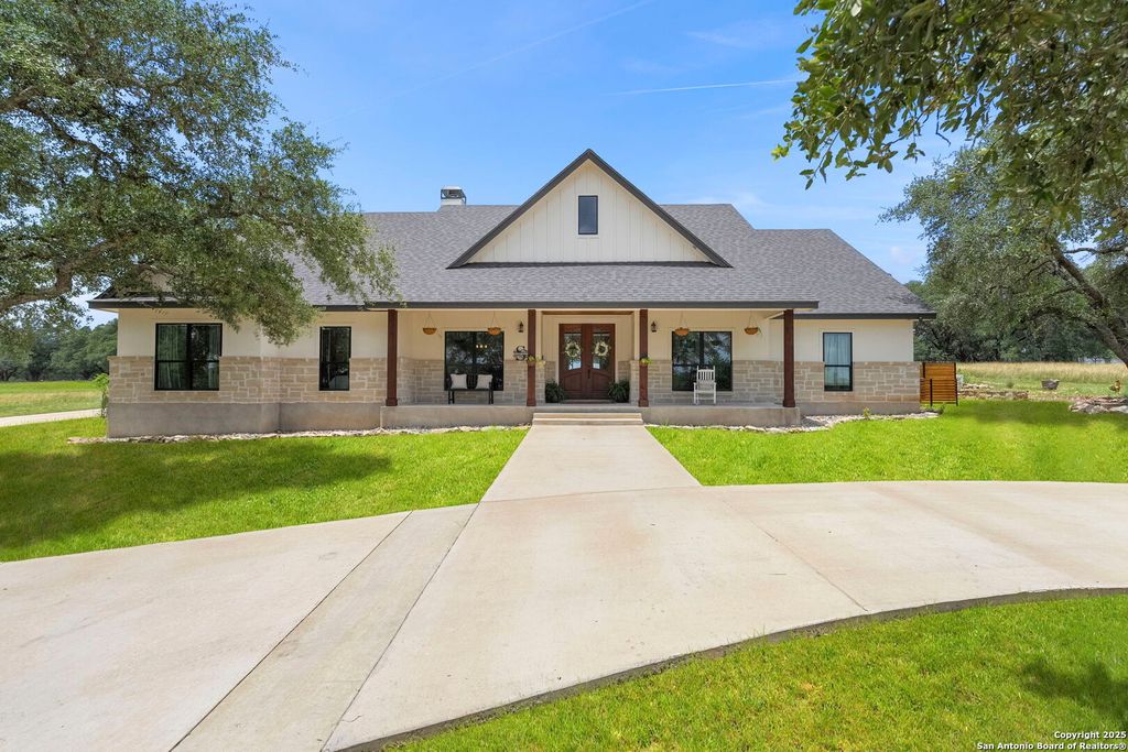 3260 Palomino Springs, Bandera, TX 78003