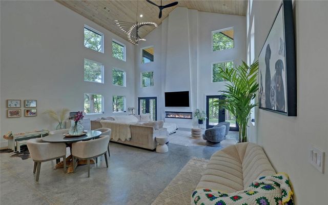 280 Hidden Point, Hartwell, GA 30643