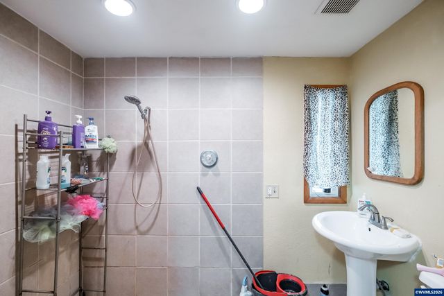 4752 Swegle Rd NE, Salem, OR 97301