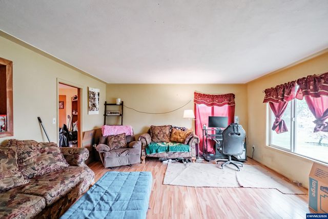 4752 Swegle Rd NE, Salem, OR 97301