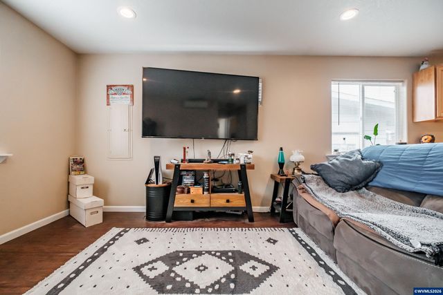 4752 Swegle Rd NE, Salem, OR 97301