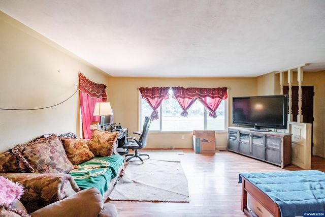 4752 Swegle Rd NE, Salem, OR 97301