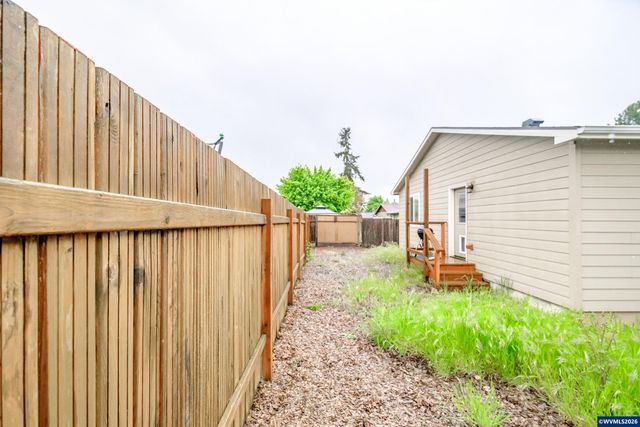 4752 Swegle Rd NE, Salem, OR 97301