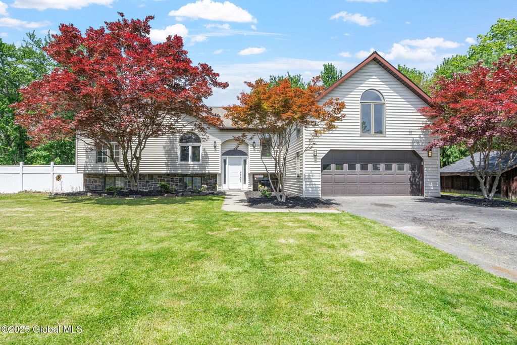 30 Point View Drive, East Greenbush, NY 12061