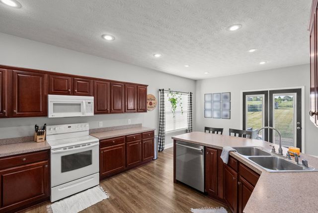 110 Station Drive, Salvisa, KY 40372