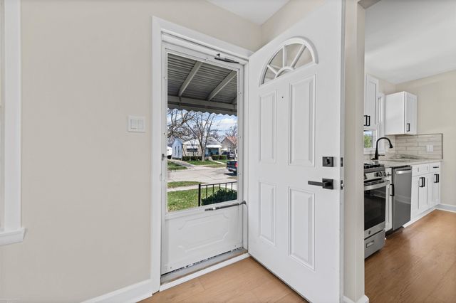 1474 E Milton Avenue, Hazel Park, MI 48030