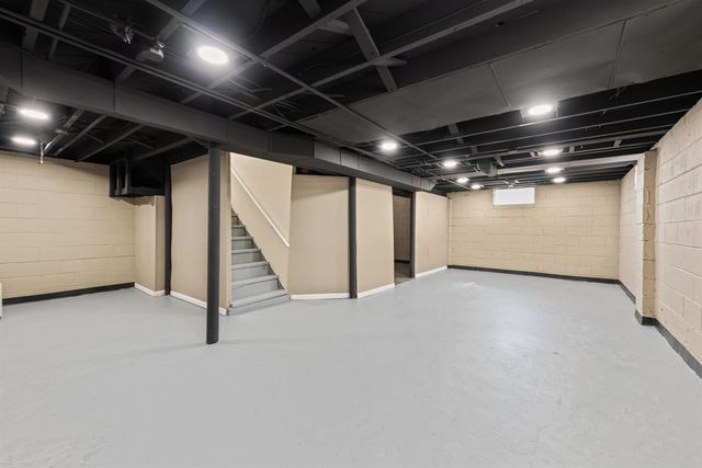 1474 E Milton Avenue, Hazel Park, MI 48030