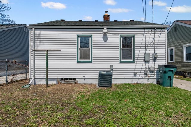 1474 E Milton Avenue, Hazel Park, MI 48030