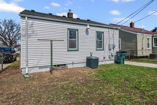 1474 E Milton Avenue, Hazel Park, MI 48030