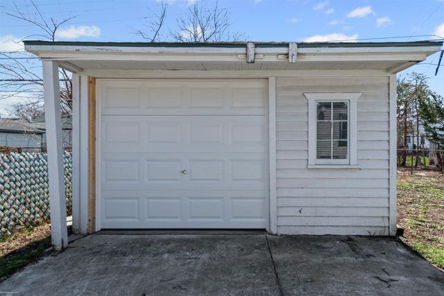 1474 E Milton Avenue, Hazel Park, MI 48030