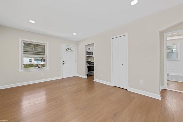 1474 E Milton Avenue, Hazel Park, MI 48030