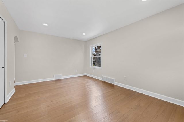 1474 E Milton Avenue, Hazel Park, MI 48030