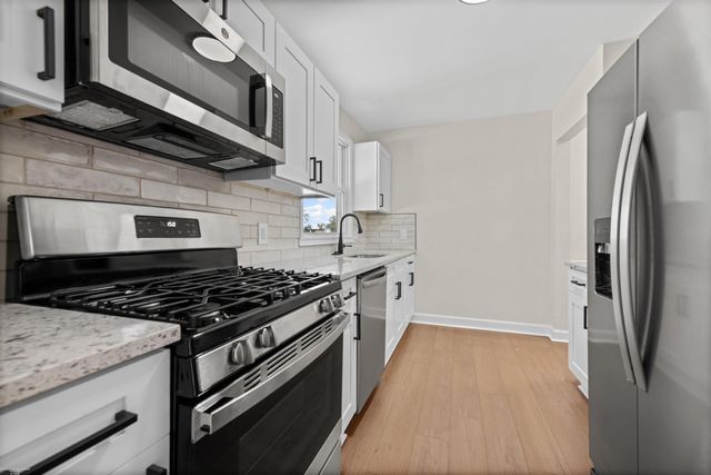 1474 E Milton Avenue, Hazel Park, MI 48030