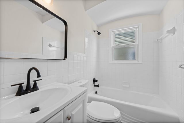 1474 E Milton Avenue, Hazel Park, MI 48030