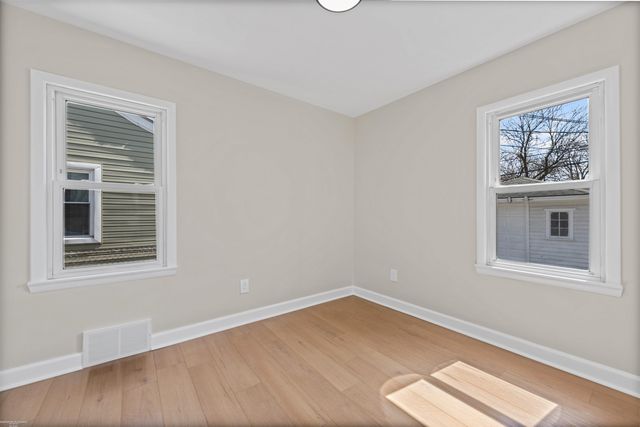 1474 E Milton Avenue, Hazel Park, MI 48030