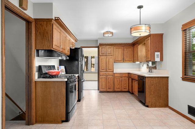 333 Emerson Avenue W, West Saint Paul, MN 55118