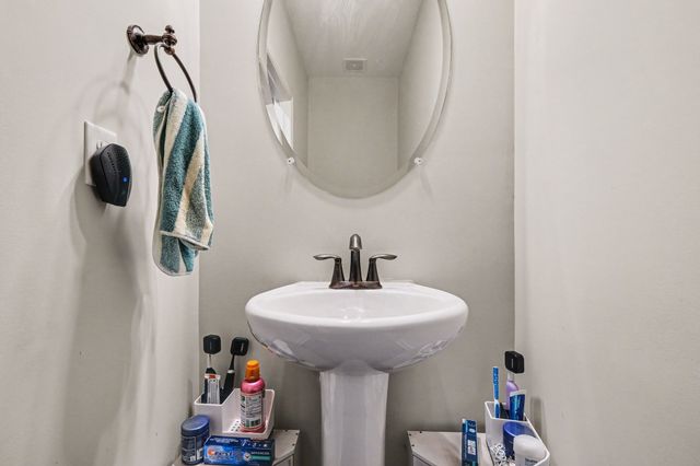 1043 Brixworth Dr, Thompsons Station, TN 37179