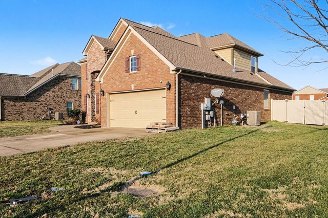 1043 Brixworth Dr, Thompsons Station, TN 37179