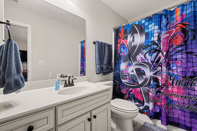 1043 Brixworth Dr, Thompsons Station, TN 37179