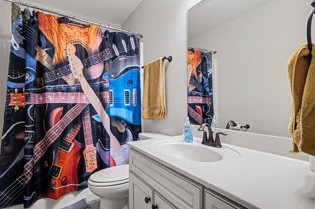 1043 Brixworth Dr, Thompsons Station, TN 37179