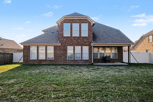 1043 Brixworth Dr, Thompsons Station, TN 37179