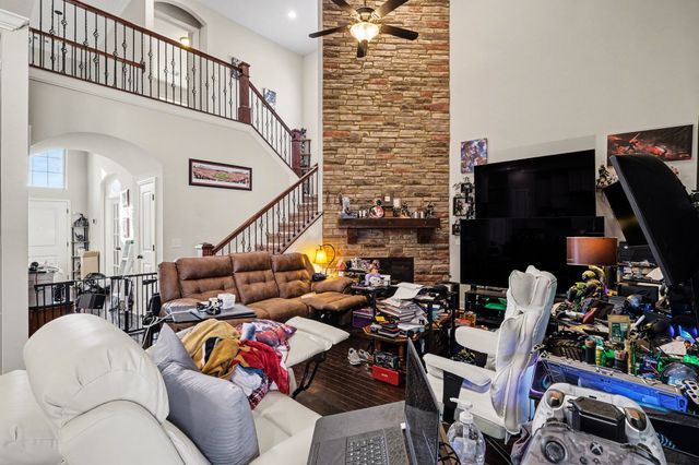 1043 Brixworth Dr, Thompsons Station, TN 37179