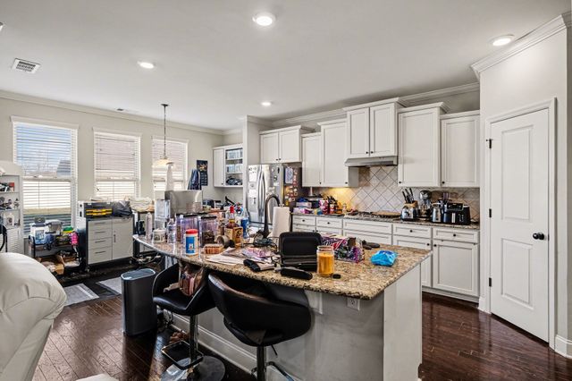 1043 Brixworth Dr, Thompsons Station, TN 37179