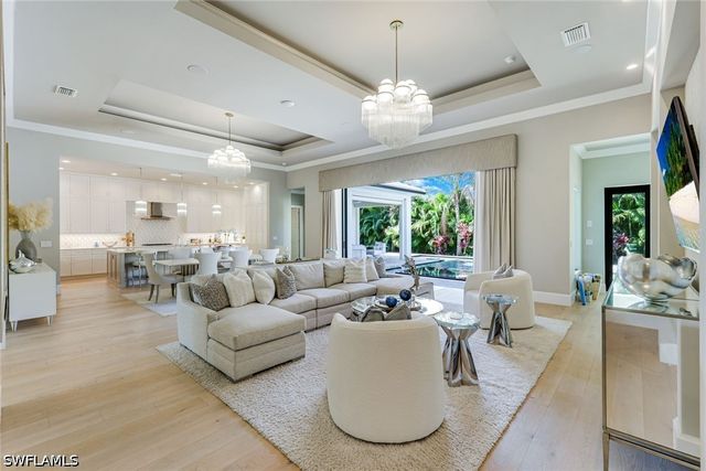 760 Park Shore DR, Naples, FL 34103