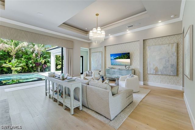 760 Park Shore DR, Naples, FL 34103