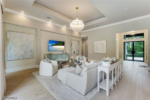 760 Park Shore DR, Naples, FL 34103