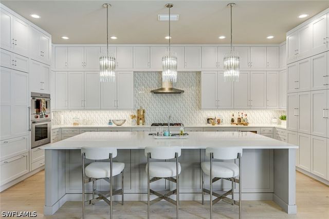 760 Park Shore DR, Naples, FL 34103