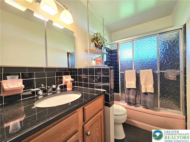 3933 Norfolk Drive, Bethlehem Twp, PA 18020