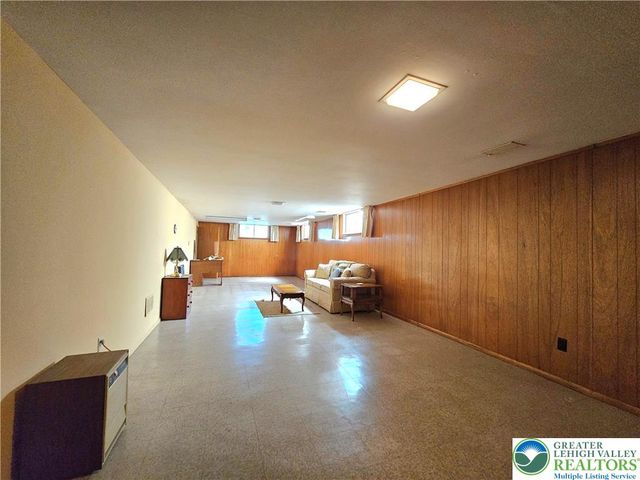 3933 Norfolk Drive, Bethlehem Twp, PA 18020