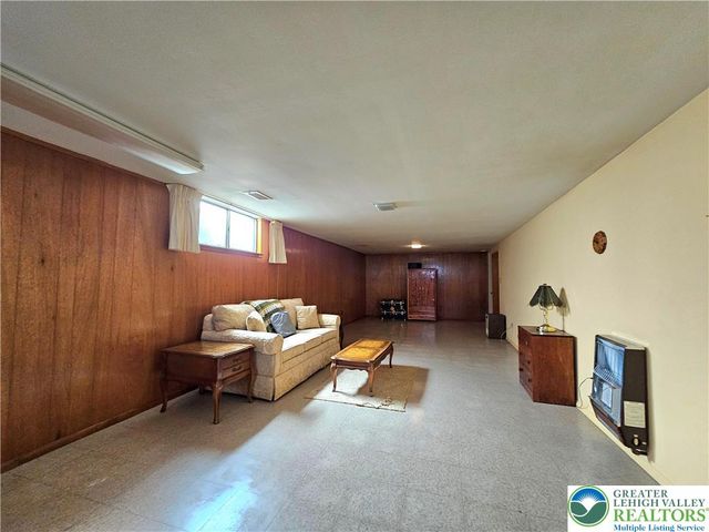 3933 Norfolk Drive, Bethlehem Twp, PA 18020