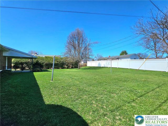 3933 Norfolk Drive, Bethlehem Twp, PA 18020