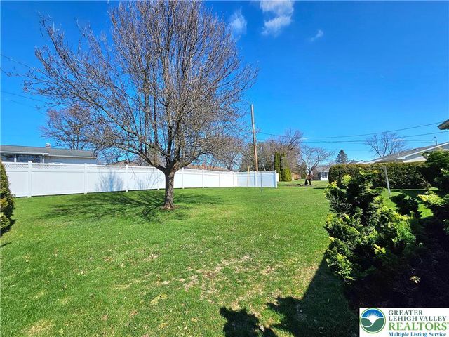 3933 Norfolk Drive, Bethlehem Twp, PA 18020