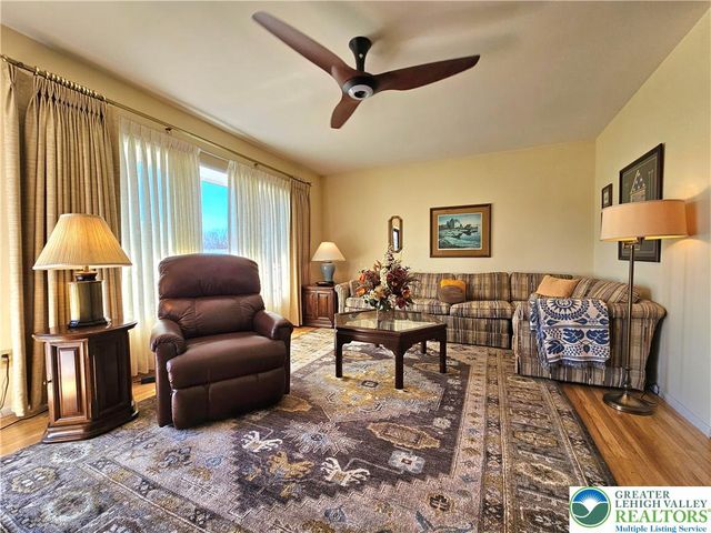 3933 Norfolk Drive, Bethlehem Twp, PA 18020