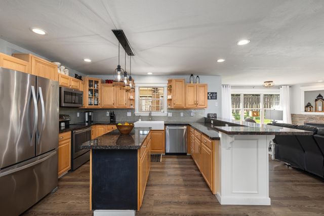 2915 N 25th Street, Ozark, MO 65721