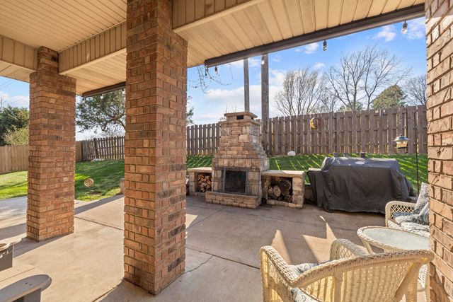 2915 N 25th Street, Ozark, MO 65721