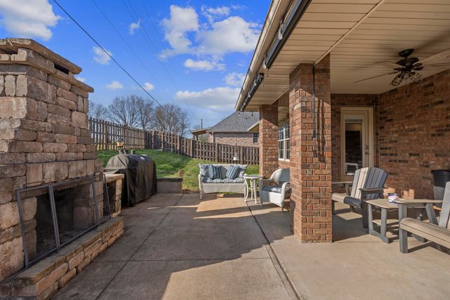 2915 N 25th Street, Ozark, MO 65721