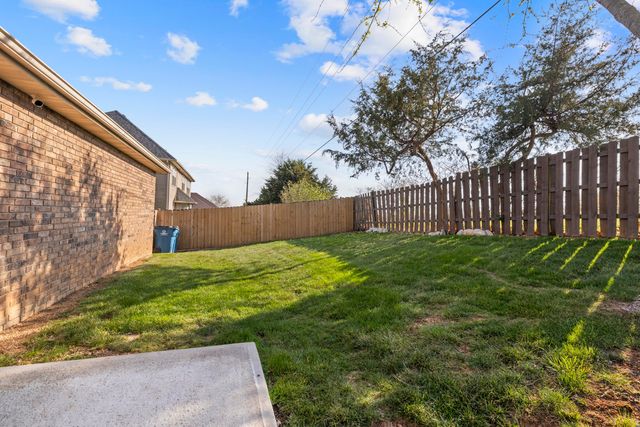 2915 N 25th Street, Ozark, MO 65721