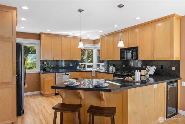 16209 70th Place W, Edmonds, WA 98026