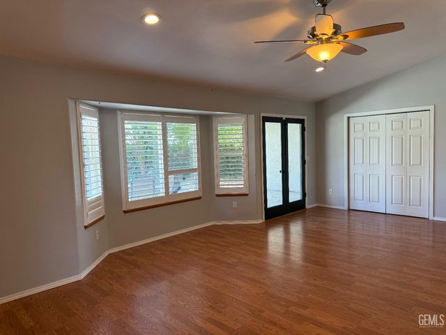 507 Meadow Grove Court, Bakersfield, CA 93308